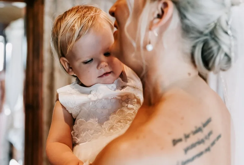 bride and daughter