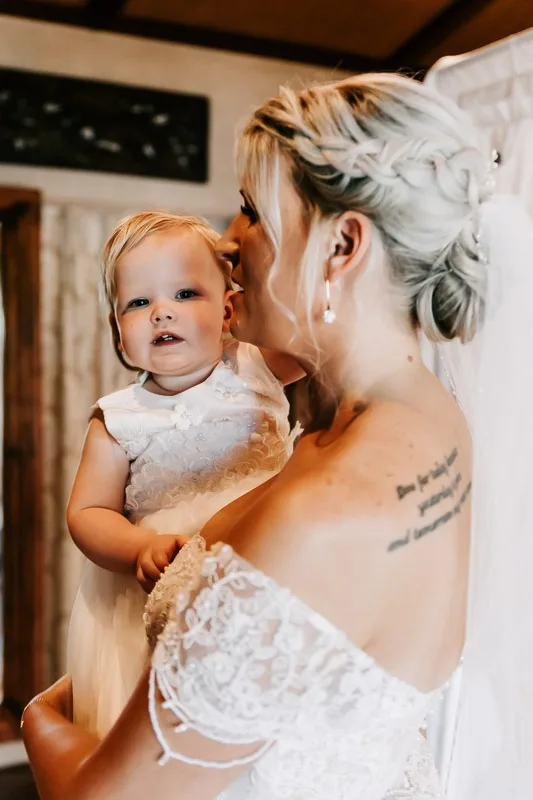 bride and daughter