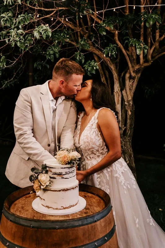 cutting wedding cake