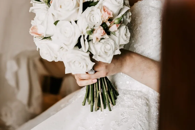 bride holding bouquet