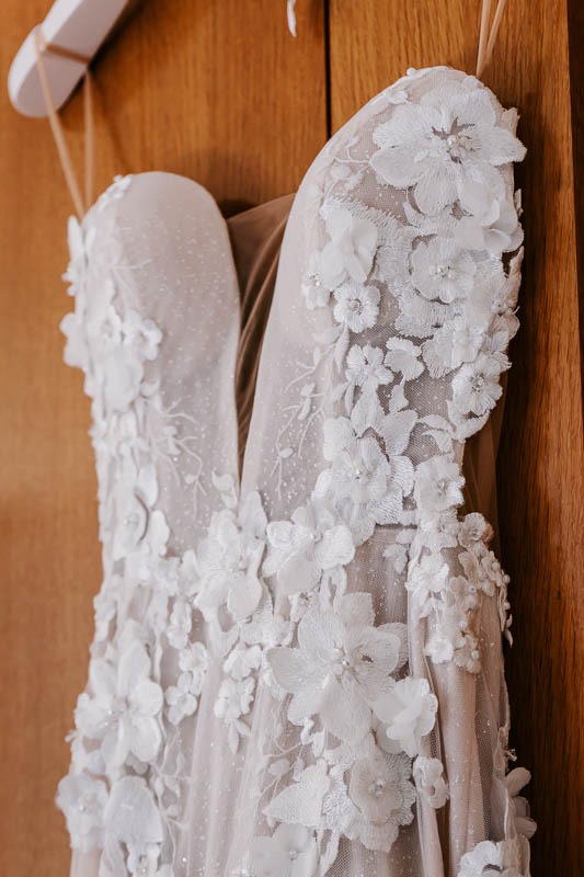 Details on wedding gown