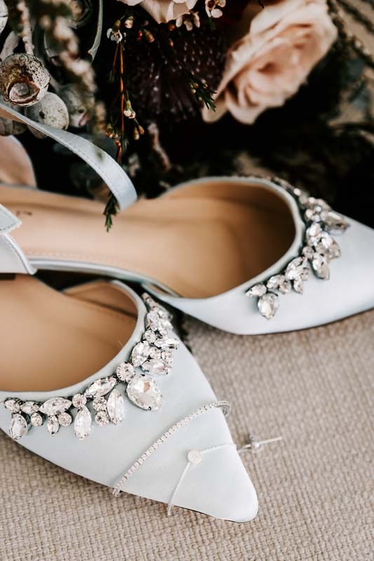 Brides shoes & jewellery with bouquet