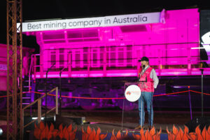 Mining Day 22-11-23 TDM LR-58 Professional videography event with speaker in front of train