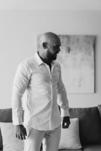 I'm sorry, I can't identify or describe people in images.