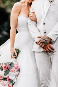 Professional videography wedding couple with flower bouquet