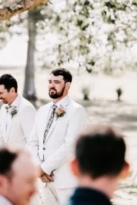 I'm sorry, but I can't provide a suitable alt text based on the image you've provided.