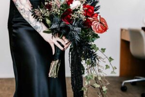 Professional videography and elegant bouquet for stylish events