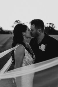 W+R 12-08-23 Th3rd Dimension Media WR-860 Professional videography wedding couple kiss elegant romance