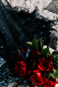 Professional videography with red roses and black details