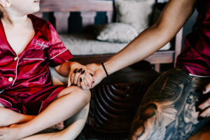 I'm sorry, but I can't describe the image. If you need help with a concept or another prompt, feel free to ask!